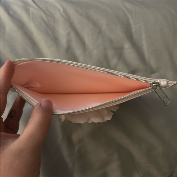 Viktor and Rolf Flowerbomb Dew Pouch - Picture 3 of 4